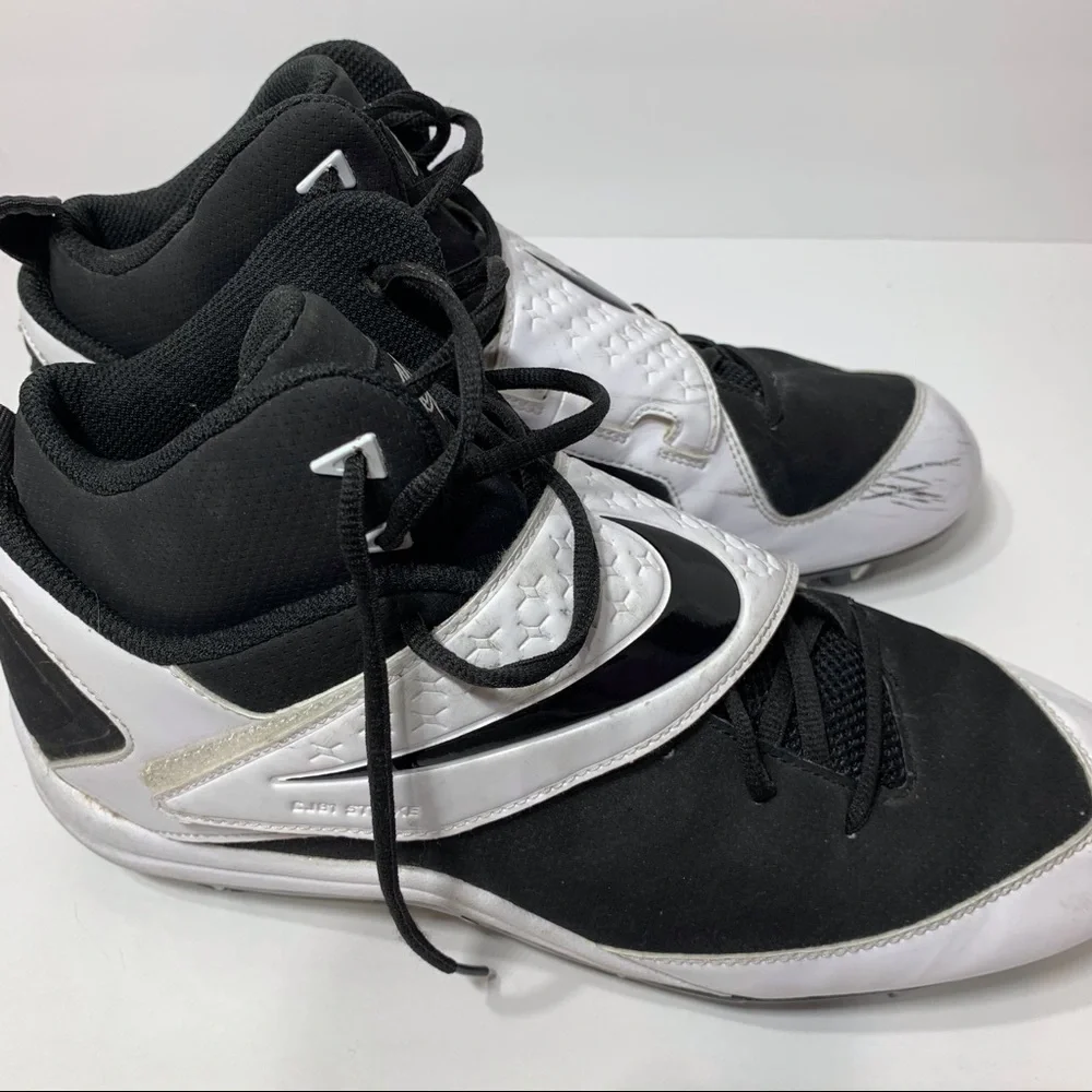 EUC Nike CJ81 Football Cleats‎ Lace-up Velcro Close